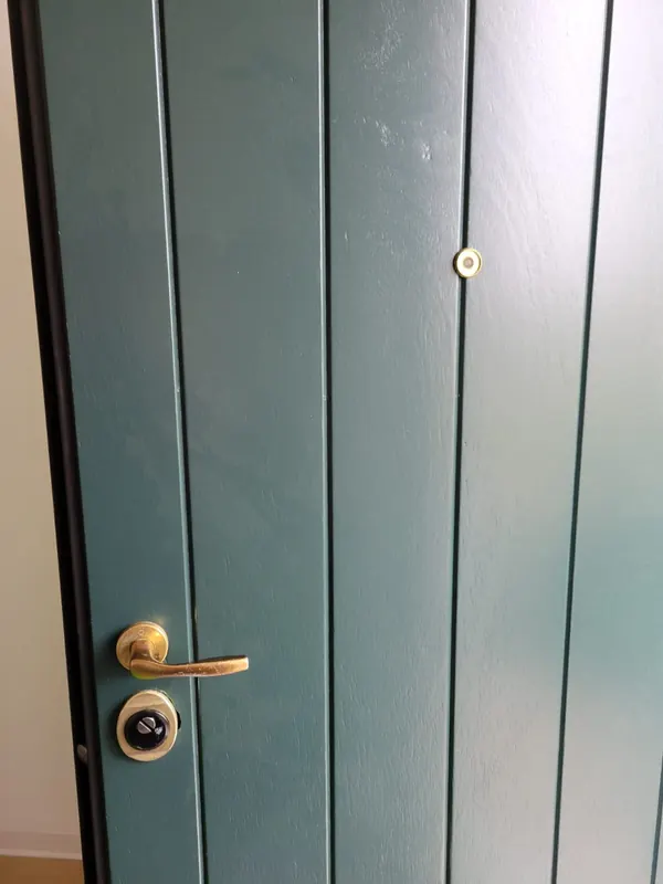Porta blindata verde con nuovo cilindro europeo di sicurezza a Castiglione dei Pepoli